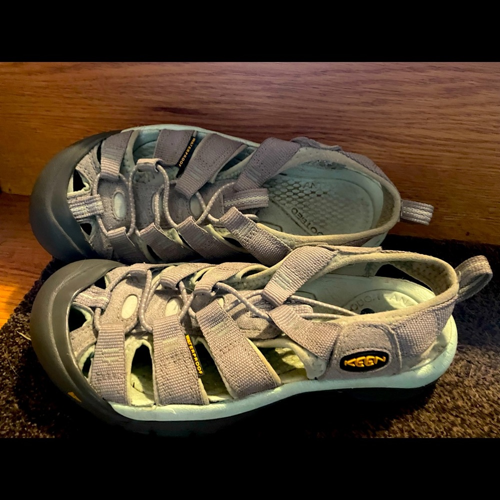 Womens keens sandles